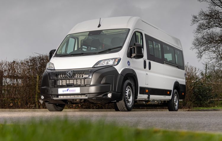 Peugeot Boxer Minibus